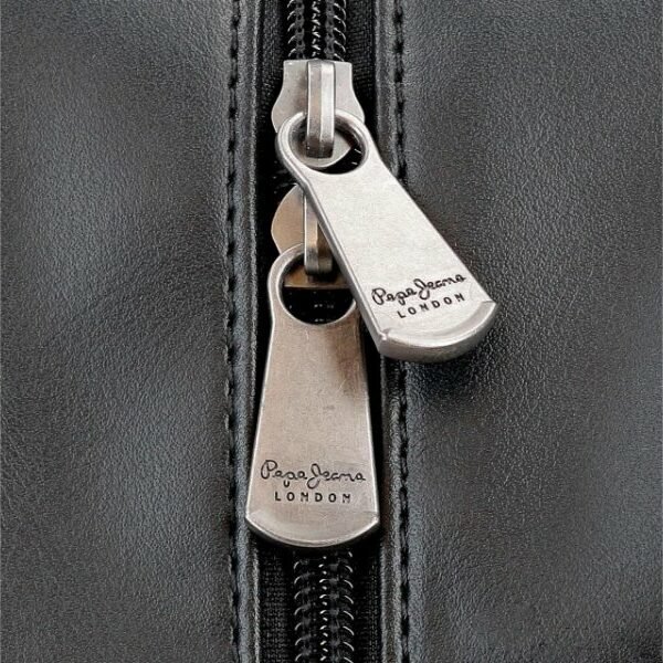 Bolso Pepe Jeans · Bandolera mediana · Doble compartimento · Coleccion Spring · Color Negro